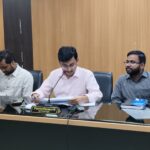 मुजफ्फरपुर में भ्रष्टाचार पर प्रहार: राजस्व कर्मचारी निलंबित, डीएम की सख्त कार्रवाई।