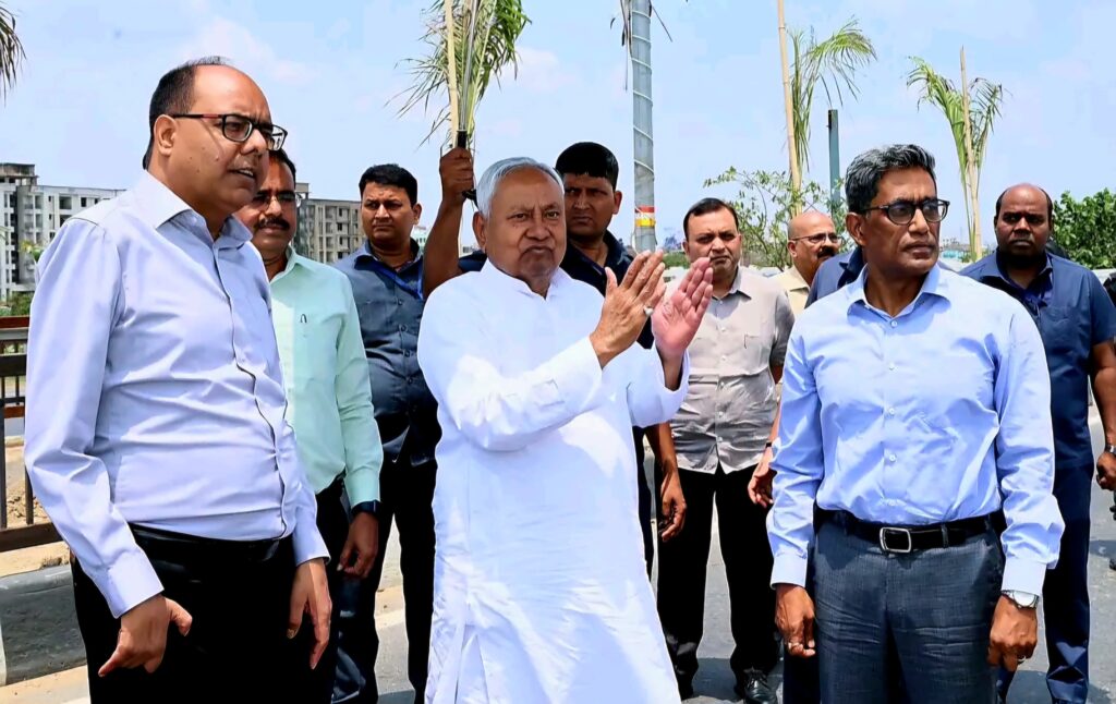 बिहार में प्रशासनिक फेरबदल: 18 जिलों के DM और 6 कमिश्नर बदले, नीतीश सरकार की चुनावी रणनीति