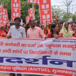 देशभर में सरकारी विद्यालयों के रसोइयों का आक्रोश: हड़ताल और प्रदर्शन के साथ मांगें बुलंद।