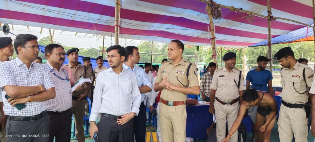 मुजफ्फरपुर: गृहरक्षक भर्ती परीक्षा में पारदर्शिता और सुविधा पर जोर, DM ने लिया जायजा