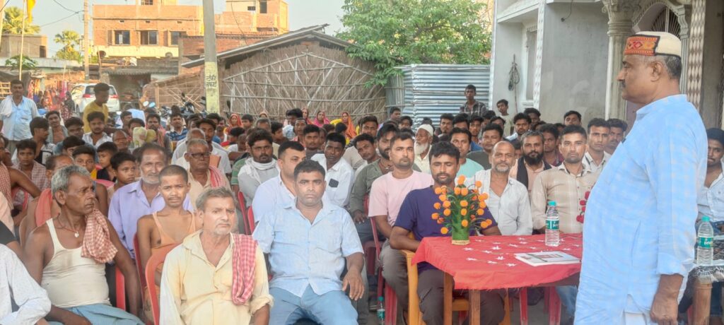 कांटी-मड़वन की गरीब बस्तियों की अनदेखी: पूर्व मंत्री अजीत कुमार ने जनसंवाद से जगाई समाधान की उम्मीद
