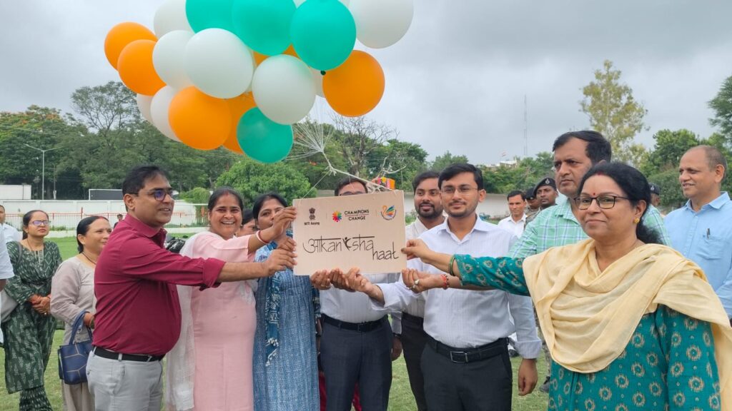आकांक्षा हाट मेला: मुजफ्फरपुर में स्थानीय उद्यमियों और महिलाओं का स्वावलंबन उत्सव।