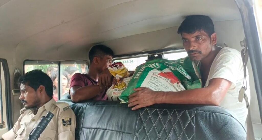 मुजफ्फरपुर में सनसनीखेज ठगी: नकली गहनों के लालच में महिला से 9 लाख की लूट, दो आरोपी गिरफ्तार।
