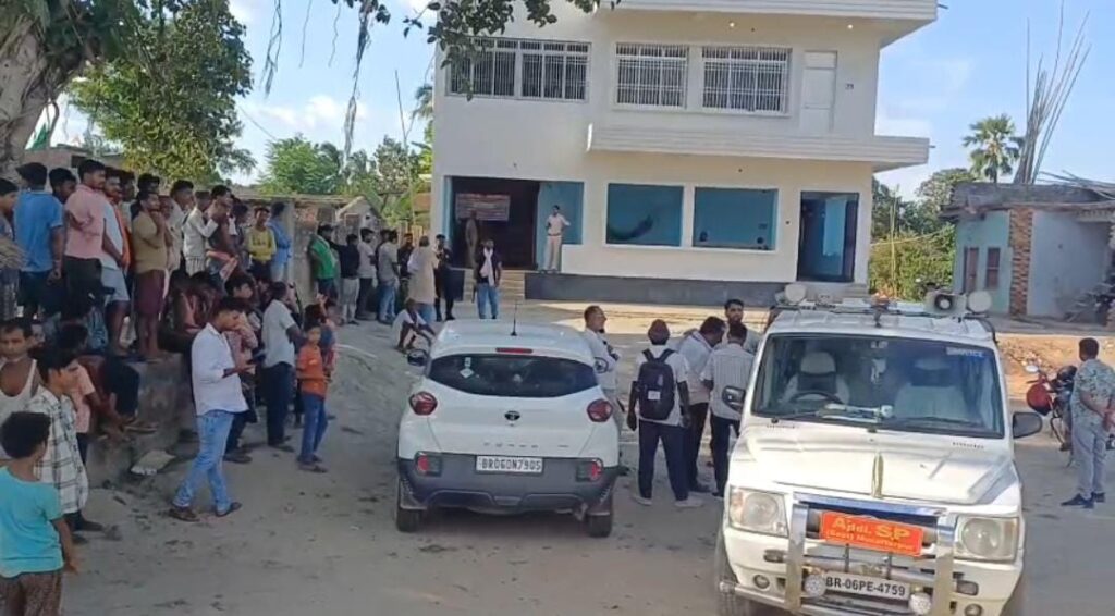 मुजफ्फरपुर में सनसनीखेज बैंक डकैती: 10 लाख की लूट, पुलिस ने शुरू की ताबड़तोड़ कार्रवाई।