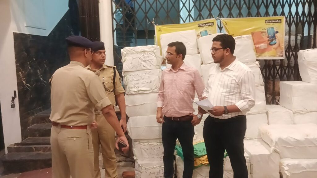 मुजफ्फरपुर में नकली किताबों का बड़ा खुलासा: शिक्षा के नाम पर धोखे का खेल बेनकाब।