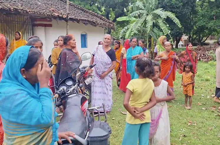 मुजफ्फरपुर में मठ के महंत की निर्मम हत्या, नदी किनारे कीचड़ में मिला शव, इलाके में सनसनी।