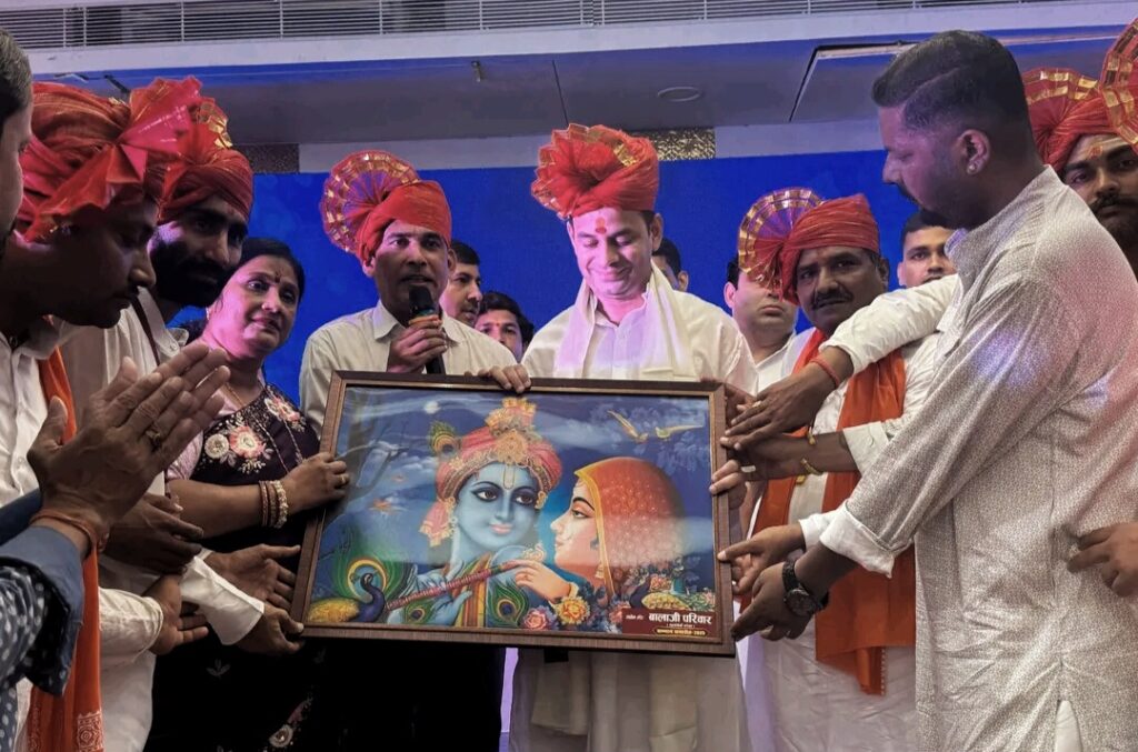 मुजफ्फरपुर: तेजप्रताप यादव का बाबा गरीबनाथ मंदिर में भव्य स्वागत, राजबल्लभ पर साधा निशाना।