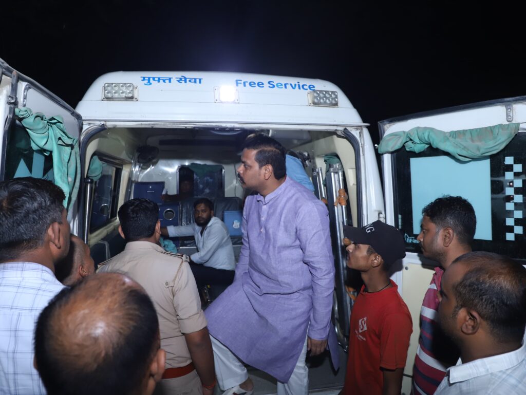 मुजफ्फरपुर मे तेज रफ्तार कार का कहर, आधा दर्जन लोग घायल, गुस्साए ग्रामीणों ने चालक को दबोचा।