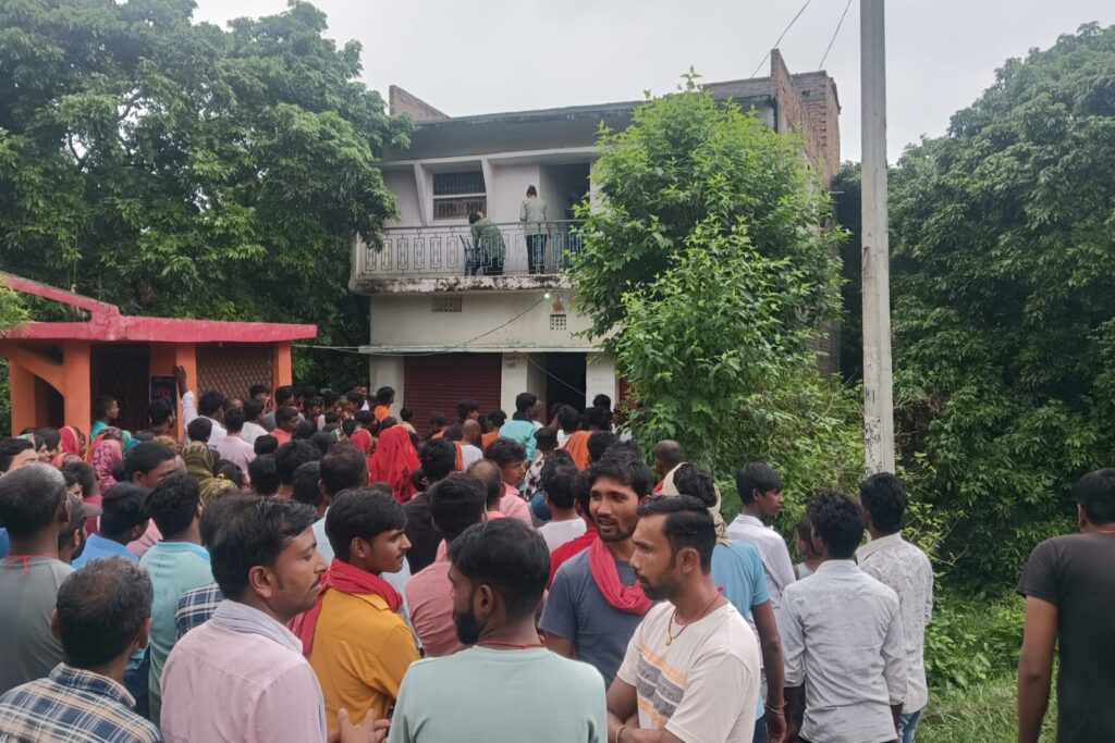 मीनापुर में सनसनीखेज वारदात: युवती की गला रेतकर हत्/या, पुलिस जांच में जुटी