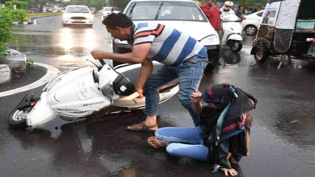 सड़क दुर्घटना में मददगारों के लिए बिहार सरकार का बड़ा तोहफा: अब 25,000 रुपये का इनाम!