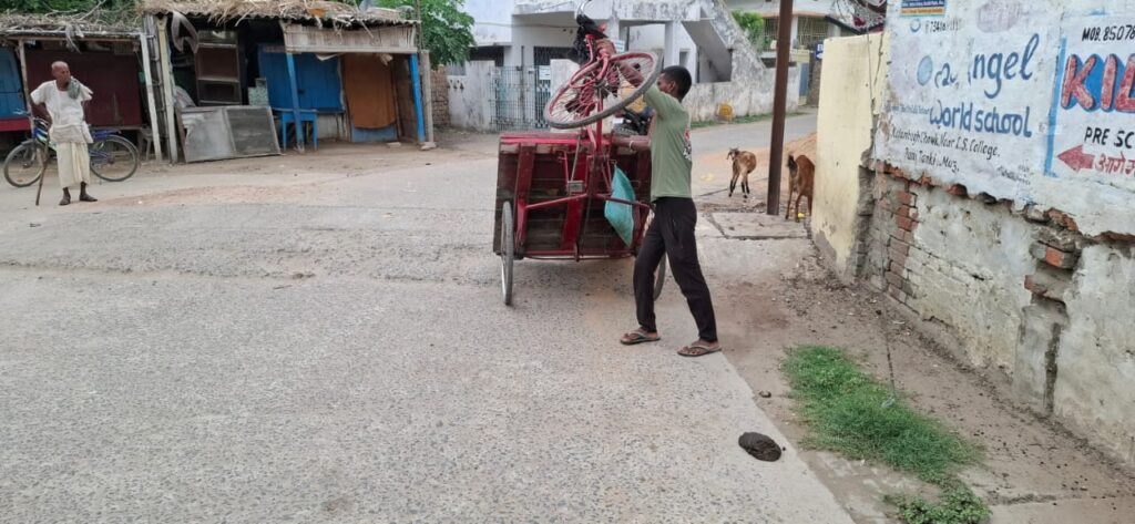 मुजफ्फरपुर: सड़क निर्माण में लापरवाही के खिलाफ अधिवक्ता ने उठाई आवाज, नगर निगम अधिकारियों पर मुकदमा दर्ज।