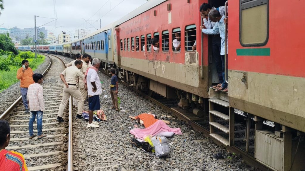ड्यूटी पर लौट रहीं सगी बहनों की ट्रेन हादसे में दर्दनाक मौत, मुजफ्फरपुर में शोक की लहर