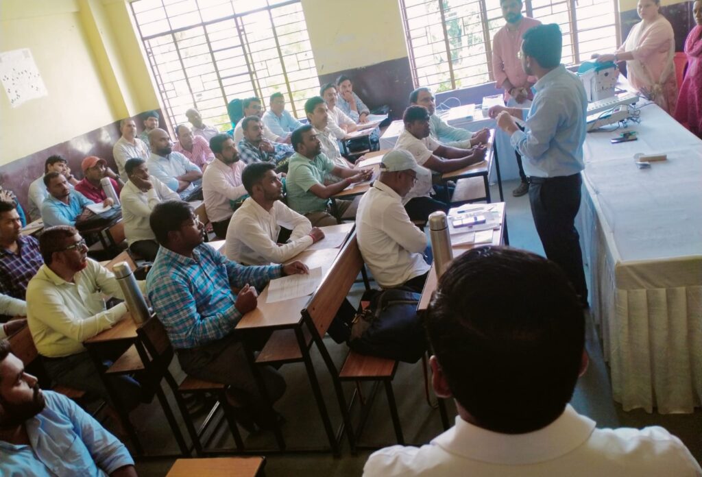आचार संहिता लागू: जिला निर्वाचन पदाधिकारी ने की राजनीतिक दलों के साथ महत्वपूर्ण बैठक, पारदर्शी व निष्पक्ष चुनाव की तैयारी तेज