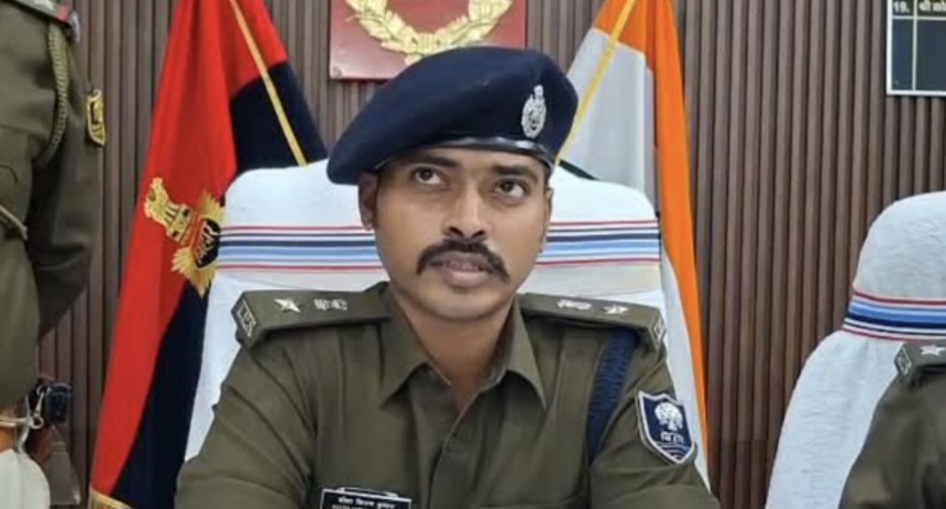 मझौलिया में अवैध नेटवर्क का भंडाफोड़: पुलिस पर हमला, कारतूस और गांजा बरामद—मुख्य आरोपित फरार