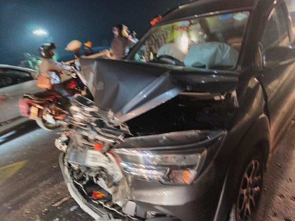 दीघा–पहलेजा चेक पोस्ट के पास तिरहुत स्नातक एमएलसी की गाड़ी को ट्रक ने मारी टक्कर, साजिशन हमले का आरोप