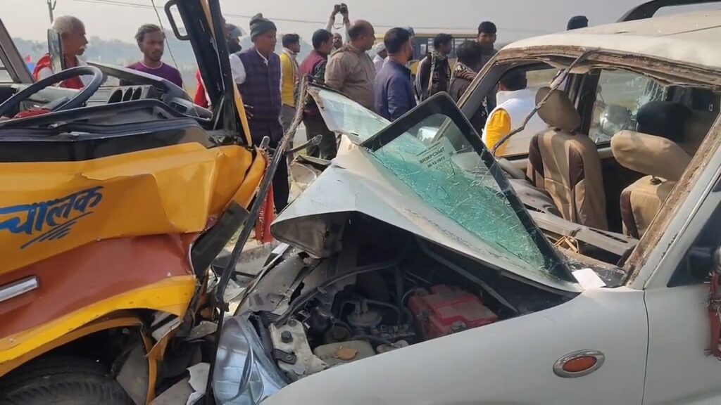 श्राद्धकर्म को जा रहा था परिवार, रास्ते में मौत से सामना! स्कूल बस–स्कॉर्पियो टक्कर में 12 घायल