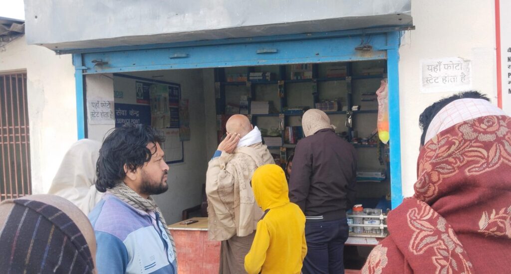 मनियारी में बैंकिंग सेवा पर हमला: CSP का शटर काटकर चोरी, ग्रामीणों की डिजिटल सुविधा ठप