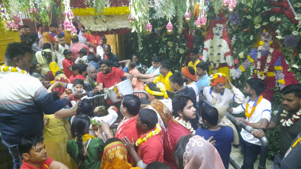 महाशिवरात्रि पर बाबा गरीबनाथ धाम में उमड़ा आस्था का सैलाब, 50 हजार से अधिक श्रद्धालुओं ने किया जलाभिषेक