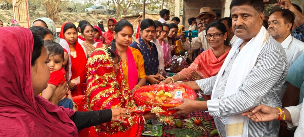 रक्सा शिवसागर धाम में विकास शिविर का आयोजन, विधायक अजीत कुमार ने सुनी ग्रामीणों की समस्याएं