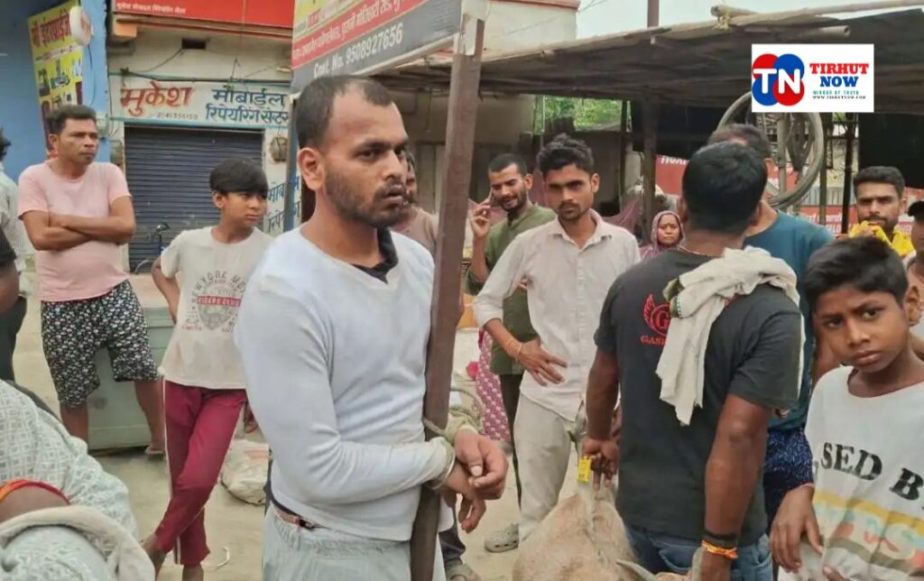 बकरी चोरी के आरोप में युवक को भीड़ ने पीटा, खंभे से बांधकर की बेरहमी—पुलिस ने बचाया, SKMCH में भर्ती